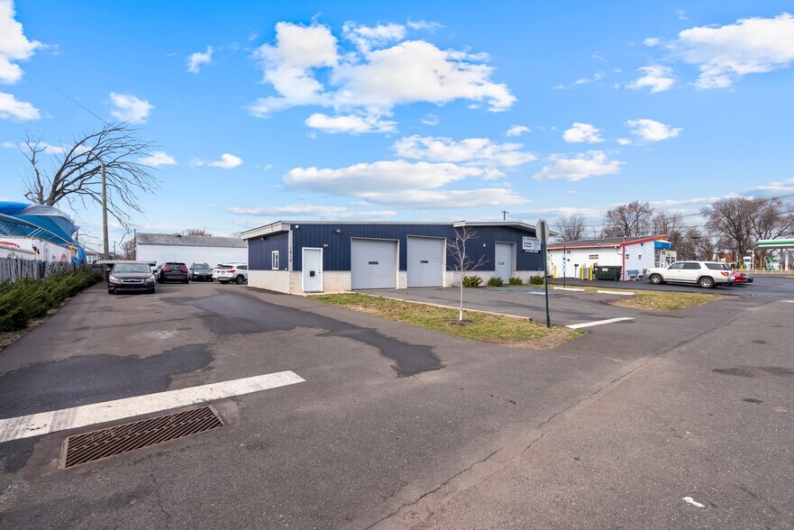 More Photos Of 1413-1415 Elkins Ave, Levittown Freestanding For Lease