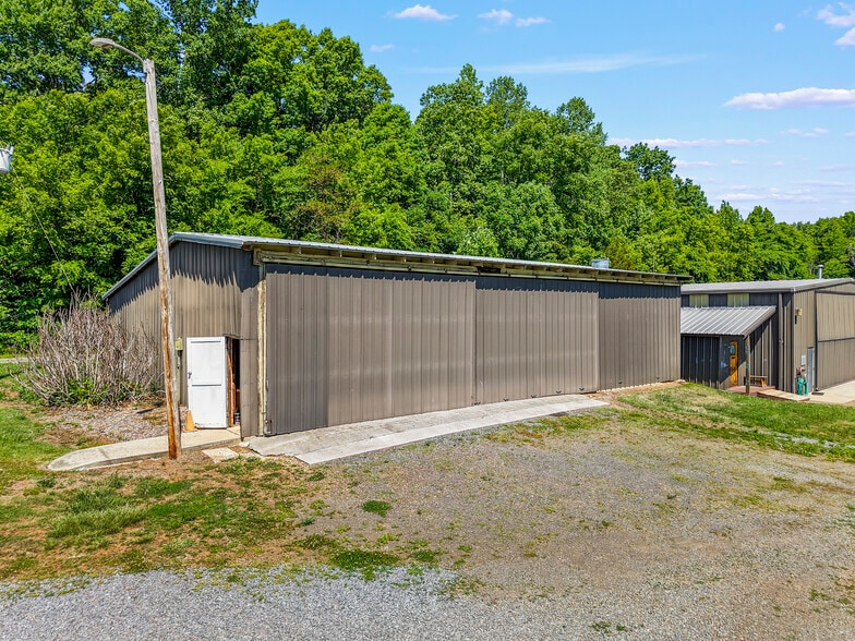 More Photos Of 249 Gilbert Rd, Mocksville Airport For Sale