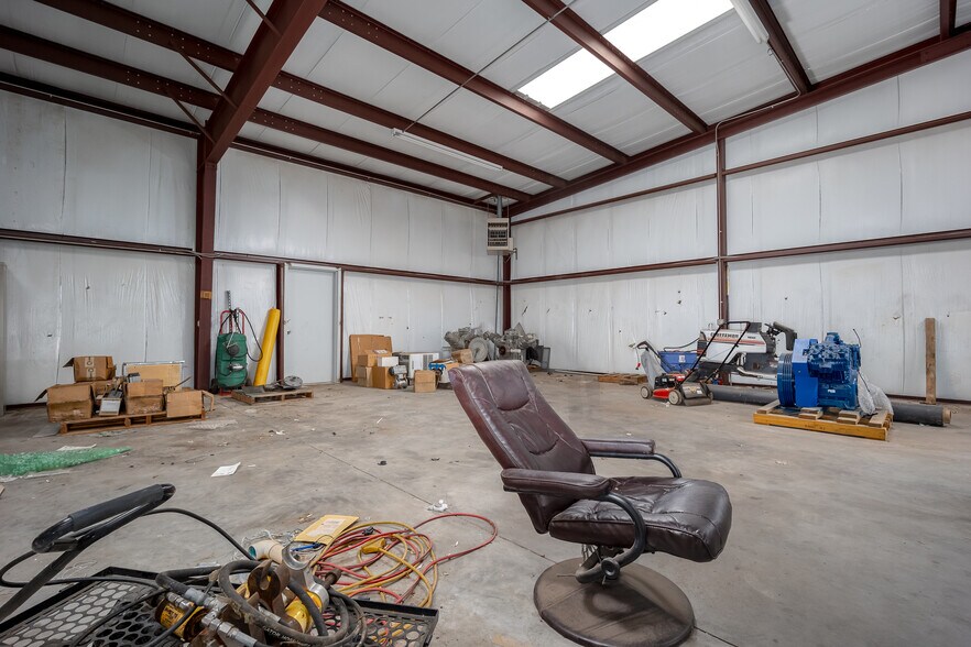 More Photos Of 319-323 NW 59th St, Oklahoma City Manufacturing For Sale