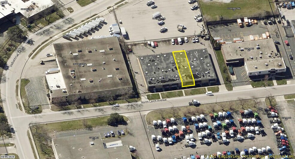 More Photos Of 694-704 N Larch Ave, Elmhurst Warehouse For Lease