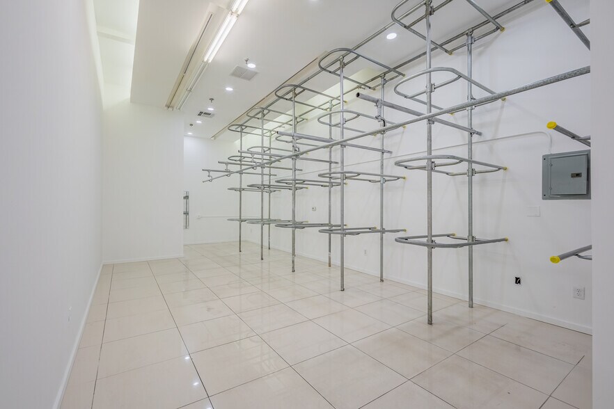More Photos Of 1212 S San Pedro St, Los Angeles Storefront Retail Office For Lease