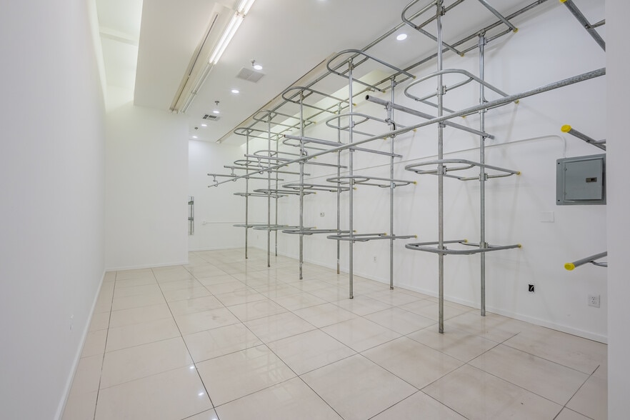 More Photos Of 1212 S San Pedro St, Los Angeles Storefront Retail Office For Lease