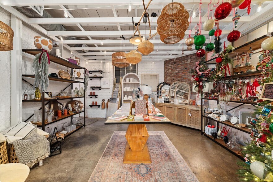 More Photos Of 508 N Center Ave, Brownwood Department Store For Sale