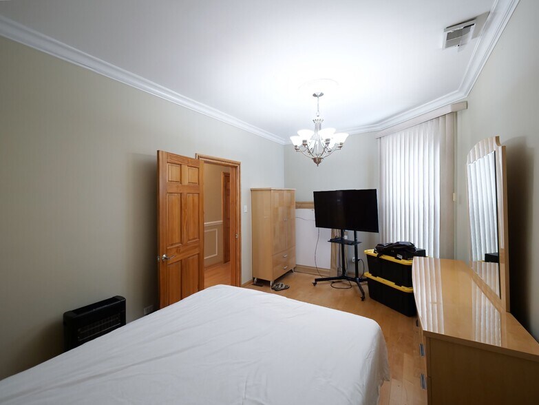 More Photos Of 3256-3258 N Elston Ave, Chicago Storefront Retail Residential For Sale