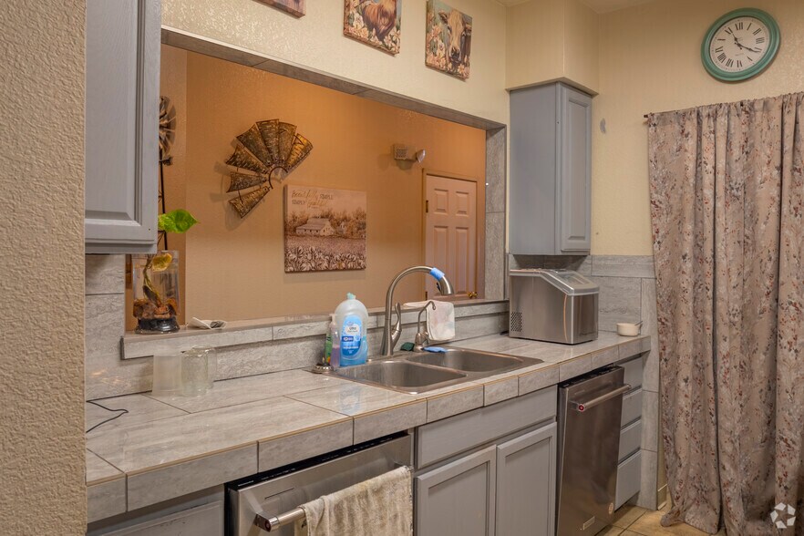 More Photos Of 15 S Ash St, Keenesburg Skilled Nursing Facility For Sale