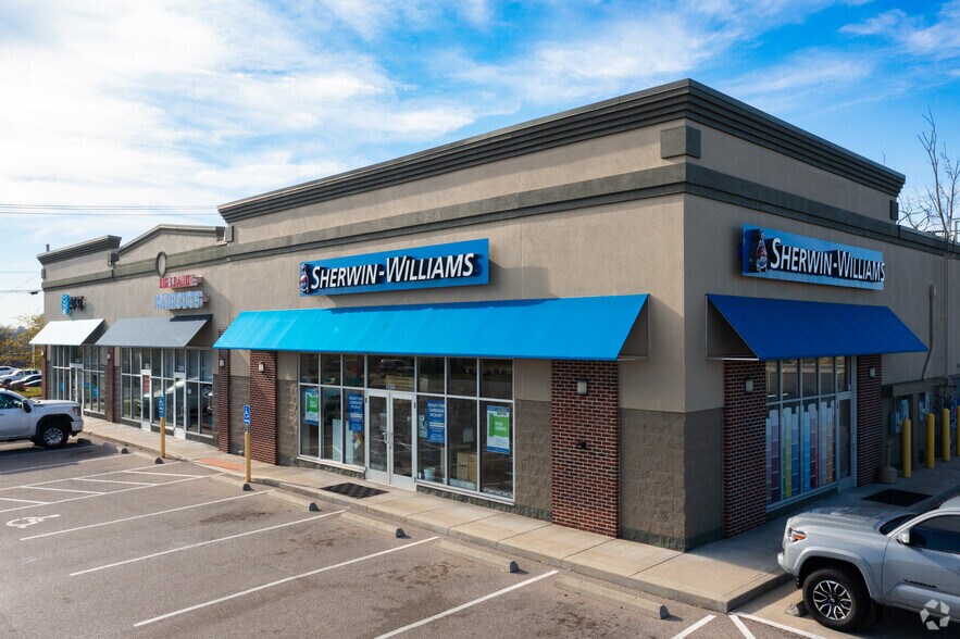 More Photos Of 2412-2426 Sarah Ln, Crescent Springs Storefront For Lease