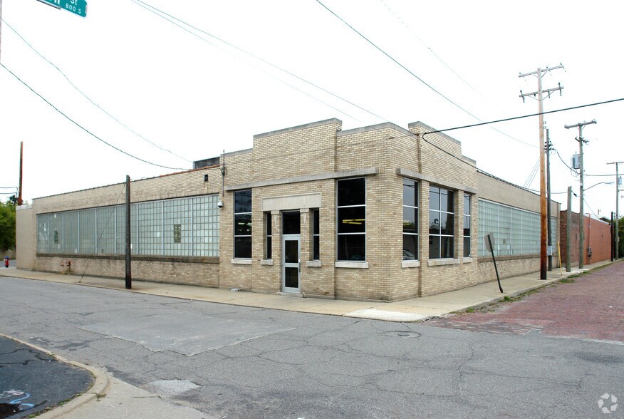 More Photos Of 301 E Sample St, South Bend Service For Lease