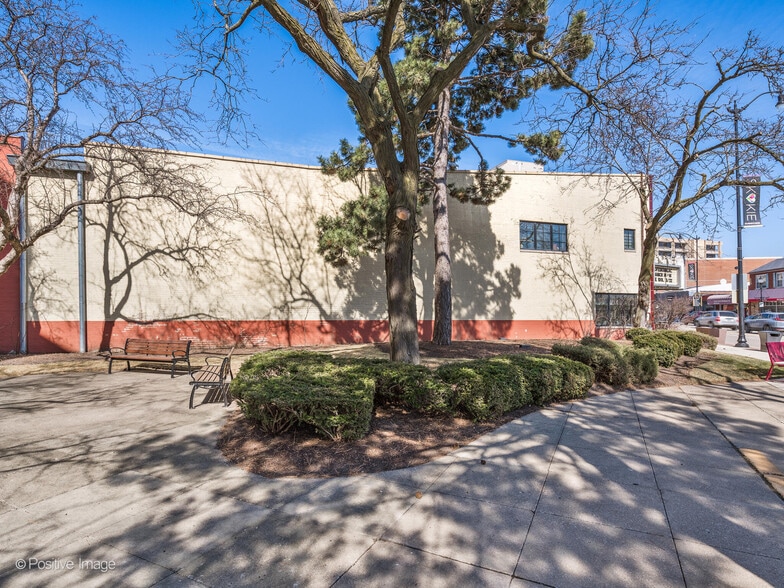 More Photos Of 7924 Lincoln Ave, Skokie Freestanding For Sale