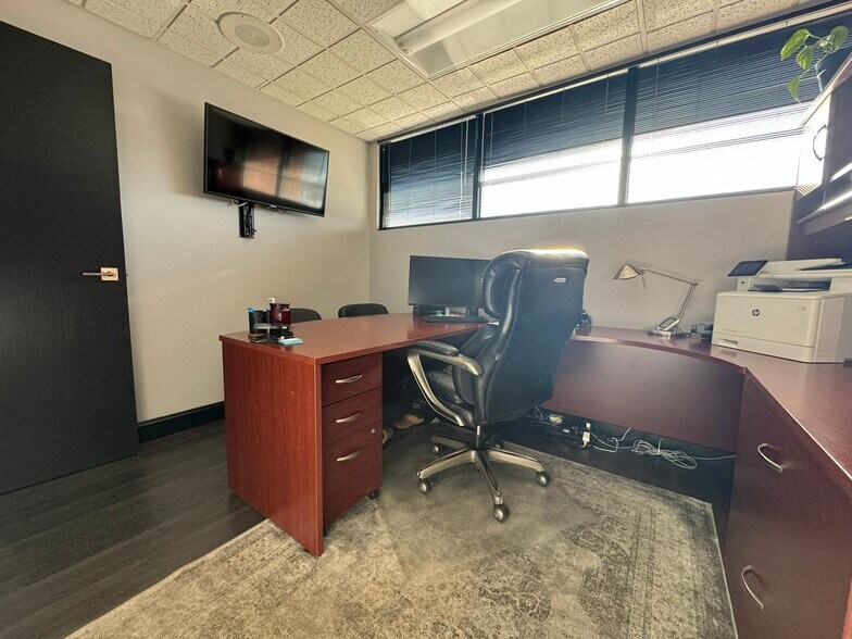 More Photos Of 190 Russell St, Hadley Medical For Lease