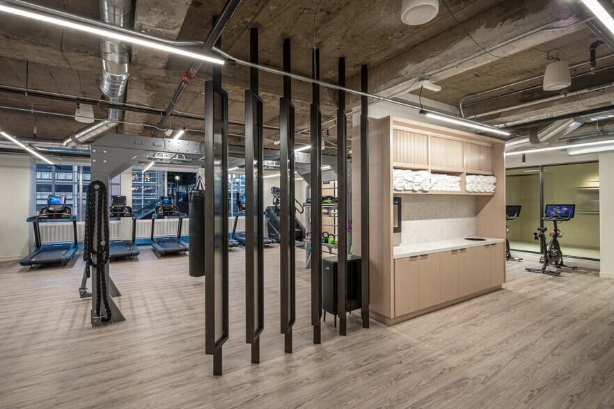 More Photos Of 1700 Broadway, Denver Office For Sale