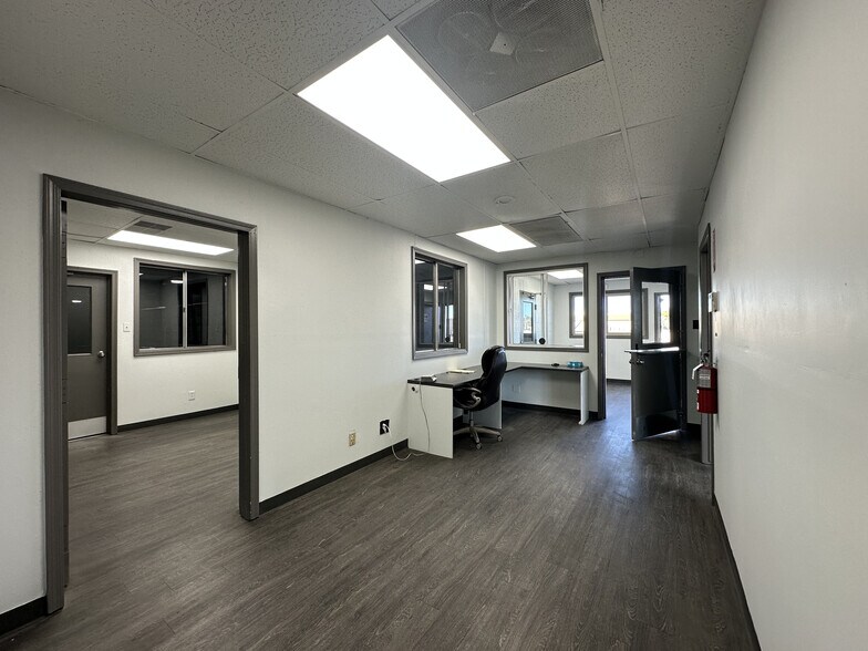 More Photos Of 616 S Smith Rd, Tempe Warehouse For Lease