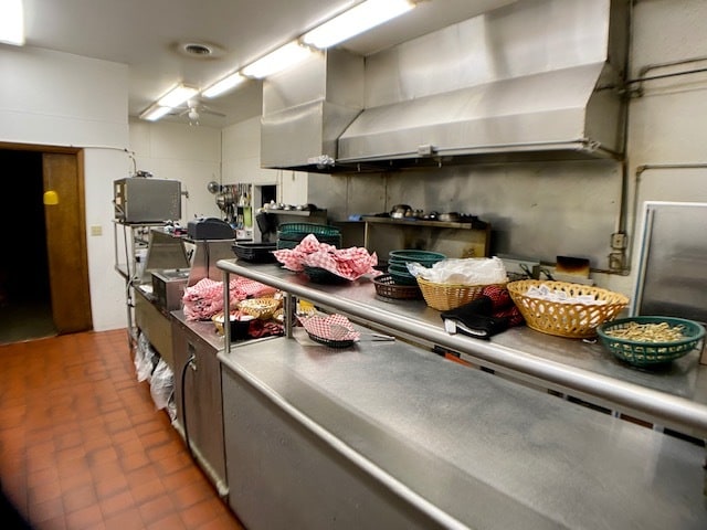 More Photos Of 903 Park St W, Park River Hotel For Sale