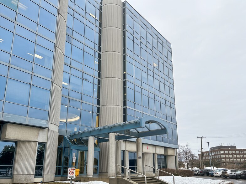 More Photos Of 1111 Boul Dr-Frederik-Philips, Montréal Coworking Space