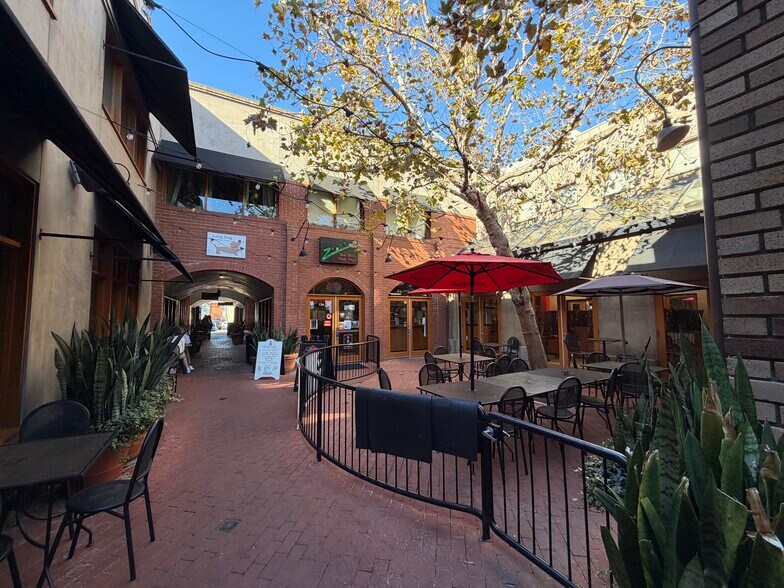 More Photos Of 152 N Glassell St, Orange Storefront Retail Office For Lease