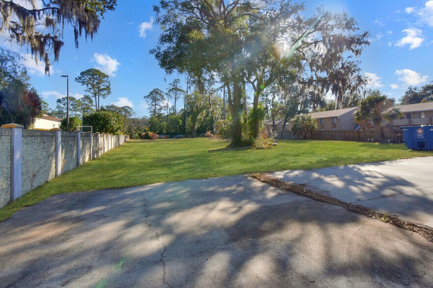 More Photos Of 5953 Roosevelt Blvd, Jacksonville Storefront Retail Office For Sale