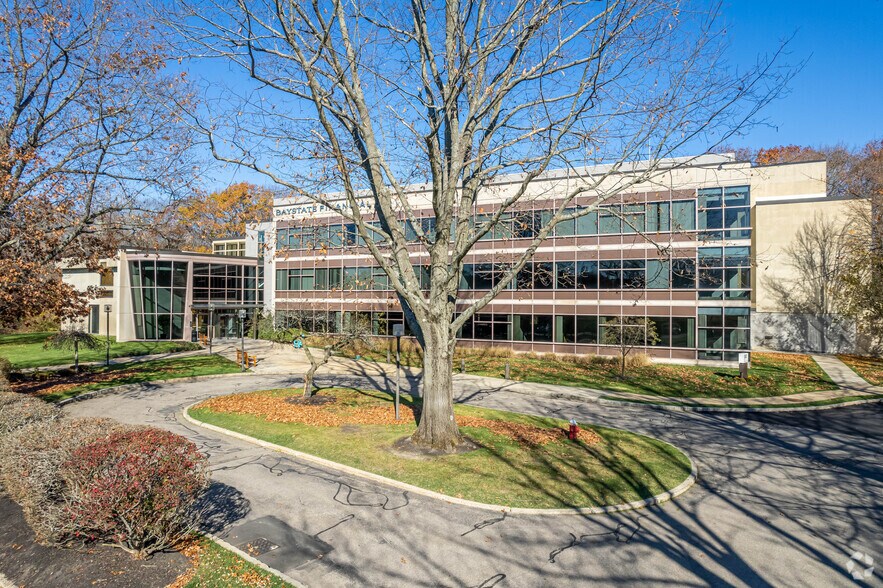 More Photos Of 100 William St, Wellesley Office For Sale