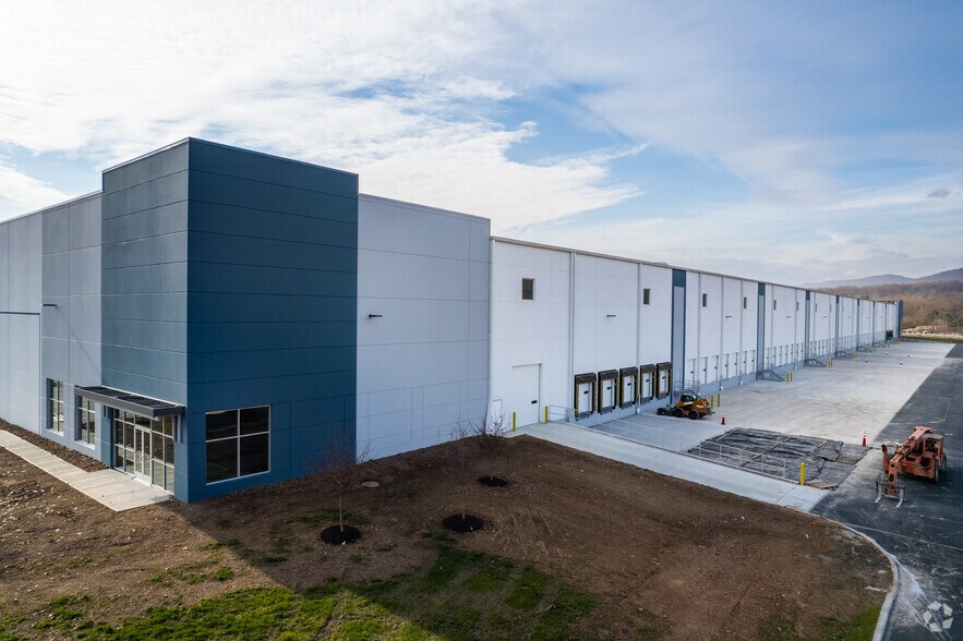 More Photos Of 3501 Mountain Rd, Hamburg Distribution For Lease