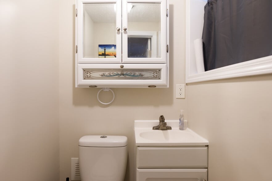More Photos Of 100-102 Twin Acres Dr, Fayetteville Apartments For Sale
