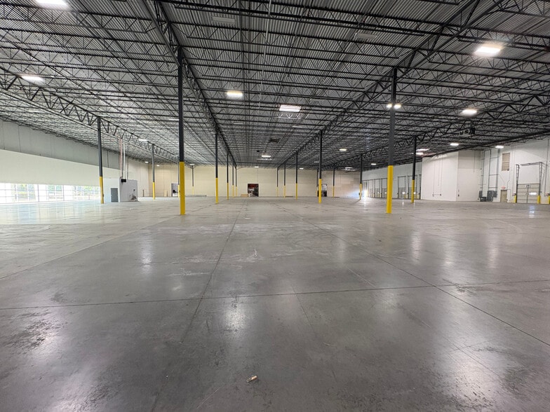 More Photos Of 2300 Bardin Rd, Arlington Distribution For Lease