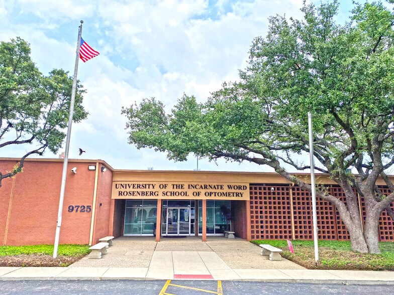 More Photos Of 9725 Datapoint Dr, San Antonio Office For Lease