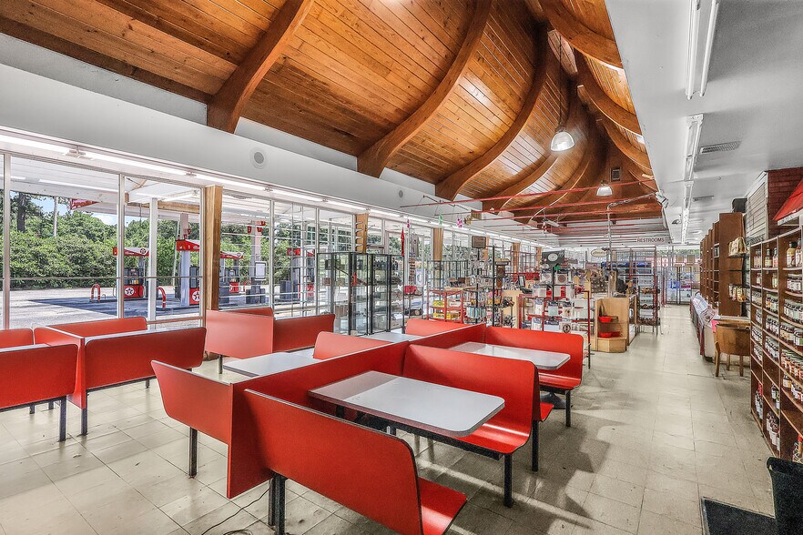 More Photos Of 500 Buff Blvd, Summerton General Retail For Sale