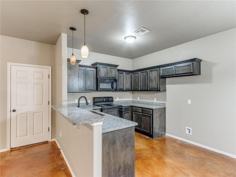 More Photos Of 810 Aspen Dr, Kingfisher Apartments For Sale