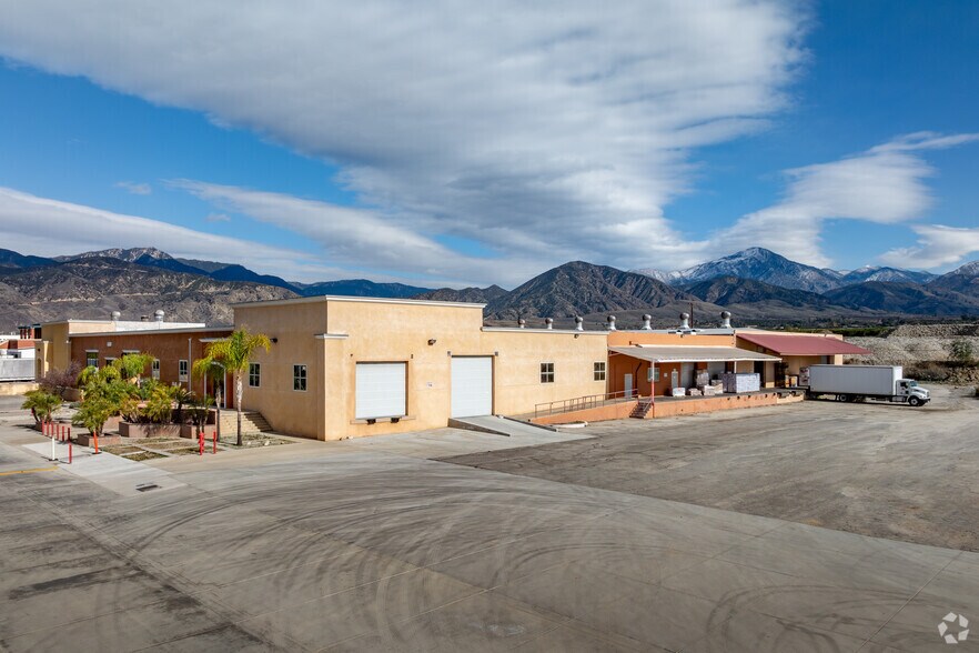 More Photos Of 9441-9477 N Opal Ave, Mentone Distribution For Lease