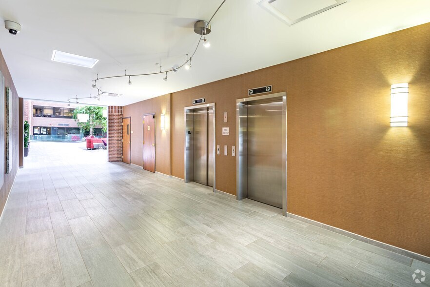 More Photos Of 33533 W 12 Mile Rd, Farmington Hills Office For Sale