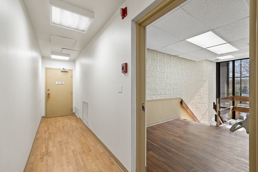 More Photos Of 19 Squadron Blvd, New City Office For Lease