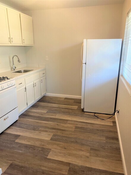More Photos Of 1523-1527 8th Ave, Oakland Apartments For Sale