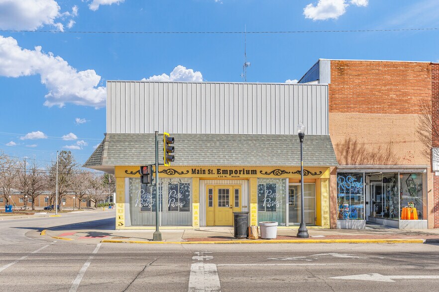 Primary Photo Of 130 N Main St, Paris Restaurant For Sale