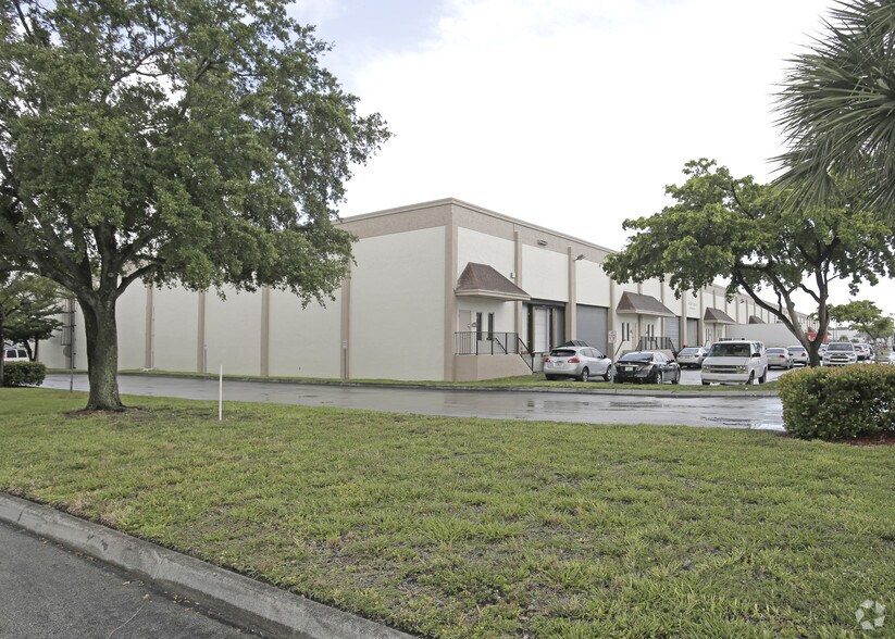 More Photos Of 7949 NW 21st St, Doral Warehouse For Lease