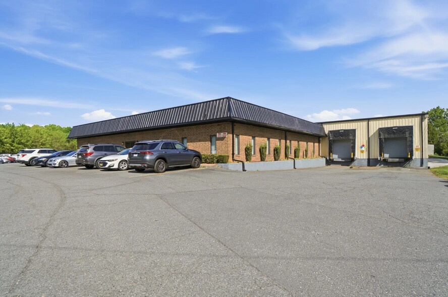 More Photos Of 10700 John Price Rd, Charlotte Warehouse For Lease