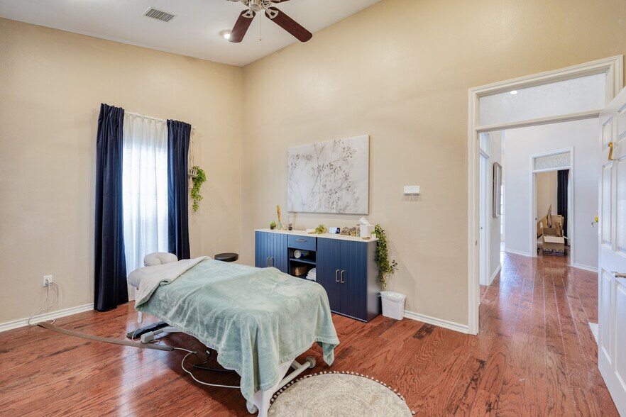 More Photos Of 12335 Hymeadow Dr, Austin Office For Sale