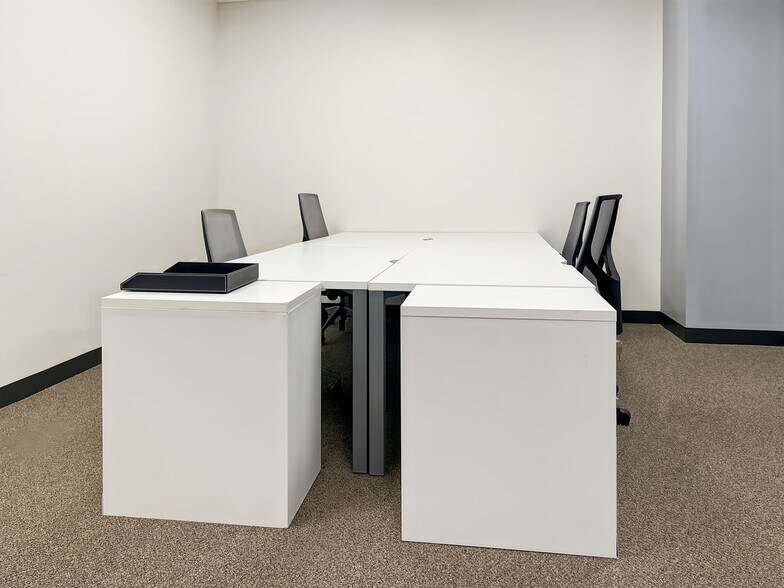 More Photos Of 100 Crescent Ct, Dallas Coworking Space