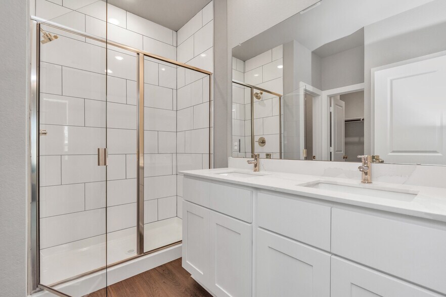 More Photos Of 10630 CASCADE CREEK DR, Rosharon Apartments For Sale