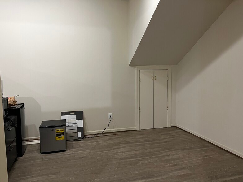 More Photos Of 7252 Benedict Ave, Benedict Storefront Retail Office For Lease