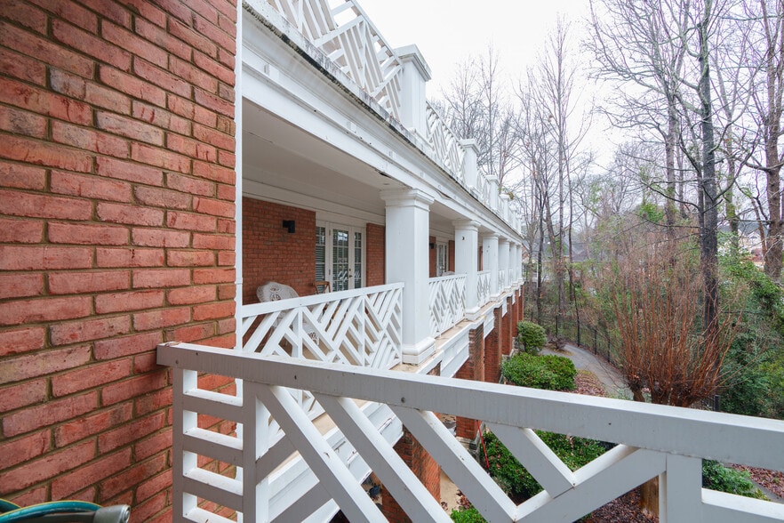 More Photos Of 425 Country Club Dr, Stockbridge Healthcare For Sale