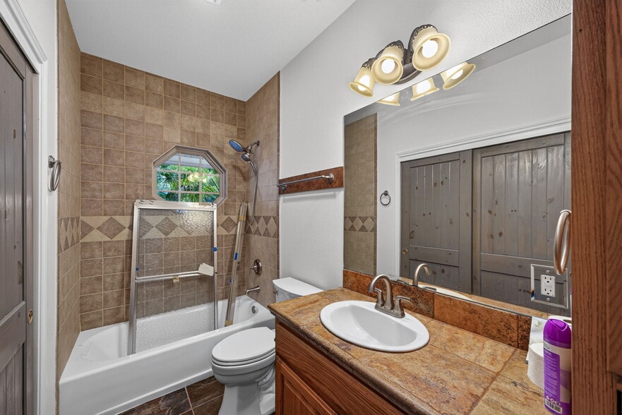More Photos Of 2234 Highway 90 w, Castroville Flex For Sale