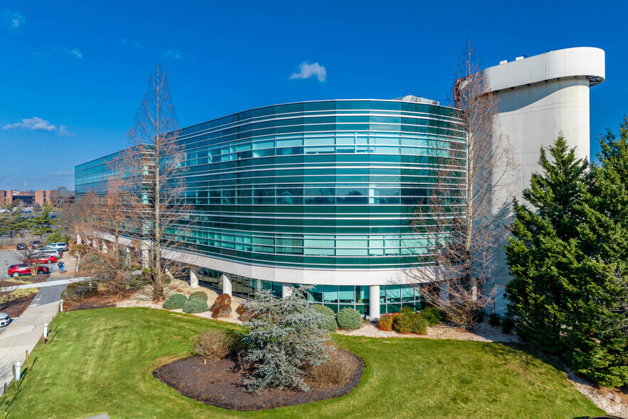 Primary Photo Of 88 Froehlich Farm Blvd, Woodbury Office For Lease