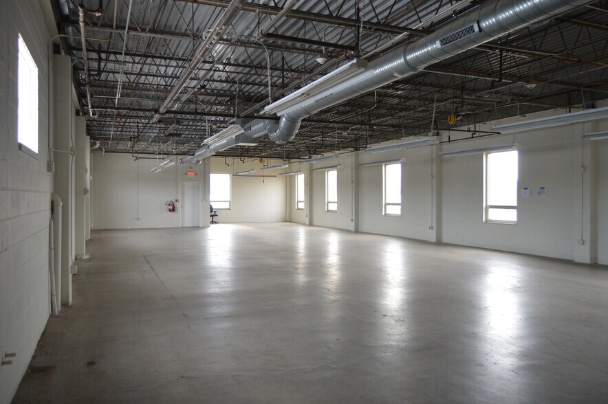 More Photos Of 75 Pierces Rd, Newburgh Warehouse For Lease