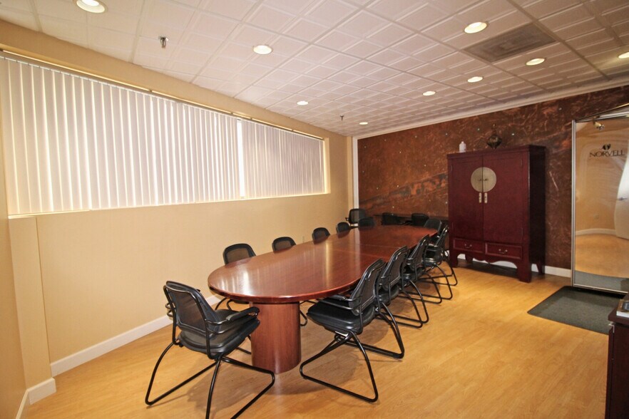 More Photos Of 135 Research Dr, Milford Warehouse For Lease
