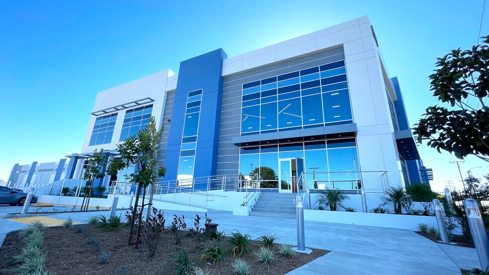 More Photos Of 20100 S Alameda St, East Rancho Dominguez Warehouse For Lease