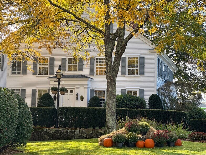 More Photos Of 10 Maple St, Middleton Office For Lease