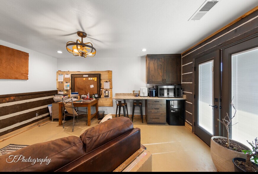 More Photos Of 4365 E Mountain View Dr, Kanab Specialty For Lease