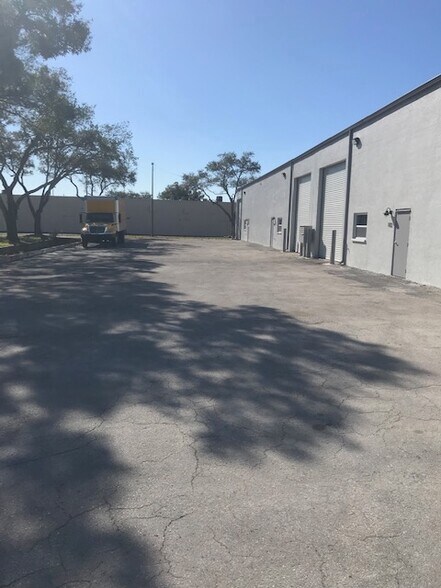 More Photos Of 12762 Starkey Rd, Largo Manufacturing For Lease