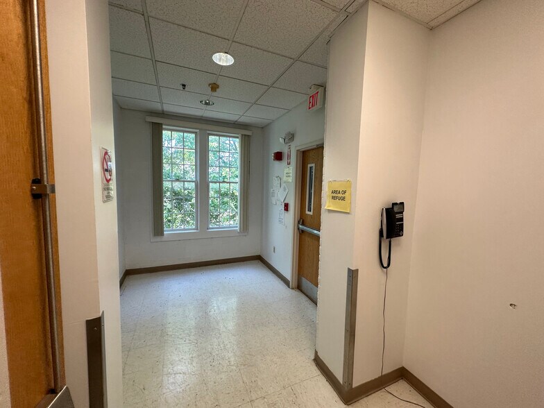 More Photos Of 314 Park St, Fulton Office For Sale