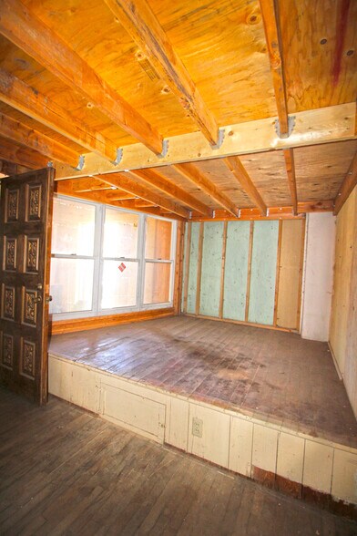 More Photos Of 199 W Main St, Superior Storefront For Sale