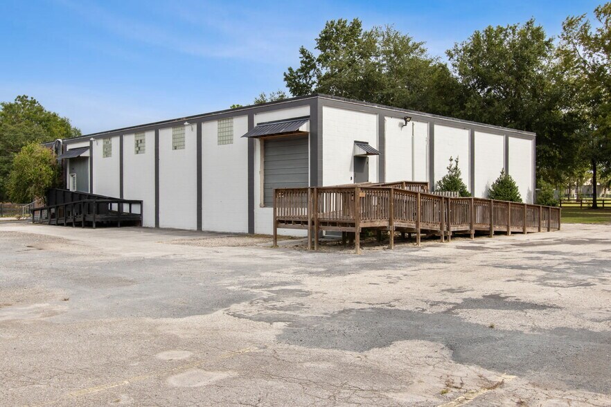 More Photos Of 30 Barber Rd, Macclenny Showroom For Sale