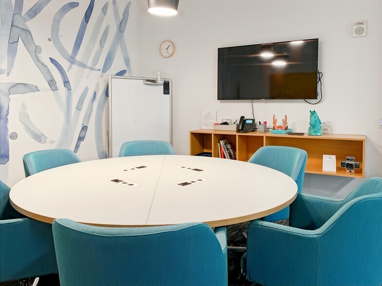 More Photos Of 4445 Willard Ave, Chevy Chase Coworking Space